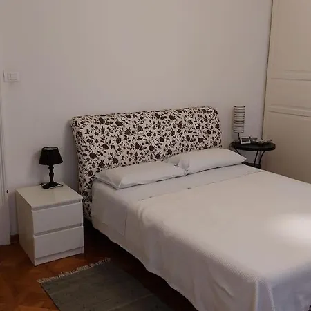 Theresianer *